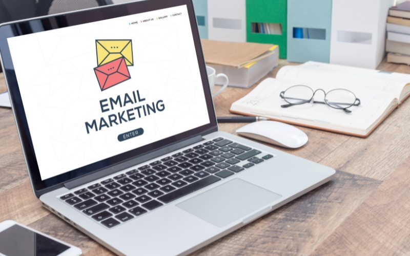 duy trì liên lạc thông qua email marketing